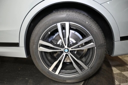 BMW X7 xDrive40i Sports Activity Vehicle 2026