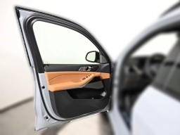 BMW X7 xDrive40i Sports Activity Vehicle 2026