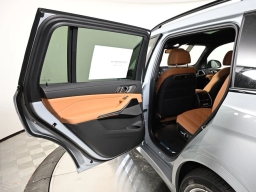 BMW X7 xDrive40i Sports Activity Vehicle 2026