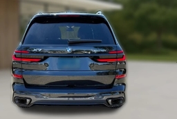 BMW X7 xDrive40i Sports Activity Vehicle 2026