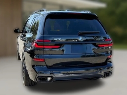 BMW X7 xDrive40i Sports Activity Vehicle 2026