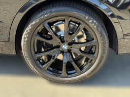 BMW X7 xDrive40i Sports Activity Vehicle 2026