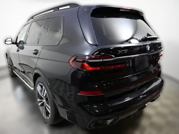 BMW X7 xDrive40i Sports Activity Vehicle 2026