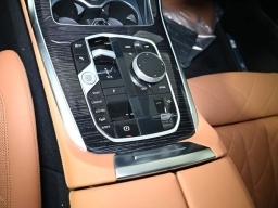 BMW X7 xDrive40i Sports Activity Vehicle 2026