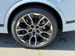 BMW X7 xDrive40i Sports Activity Vehicle 2026