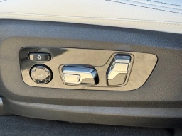 BMW X7 xDrive40i Sports Activity Vehicle 2026