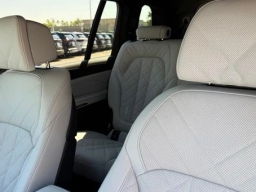 BMW X7 xDrive40i Sports Activity Vehicle 2026