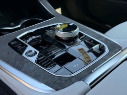 BMW X7 xDrive40i Sports Activity Vehicle 2026