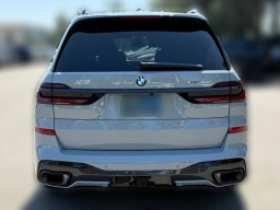 BMW X7 xDrive40i Sports Activity Vehicle 2026