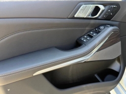 BMW X7 xDrive40i Sports Activity Vehicle 2026