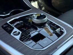 BMW X7 xDrive40i Sports Activity Vehicle 2026