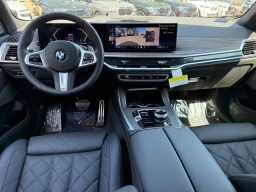 BMW X7 xDrive40i Sports Activity Vehicle 2026