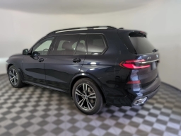 BMW X7 xDrive40i Sports Activity Vehicle 2026