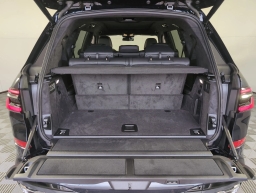 BMW X7 xDrive40i Sports Activity Vehicle 2026