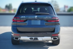 BMW X7 xDrive40i Sports Activity Vehicle 2026