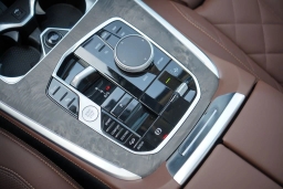 BMW X7 xDrive40i Sports Activity Vehicle 2026