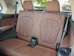 BMW X7 xDrive40i Sports Activity Vehicle 2026