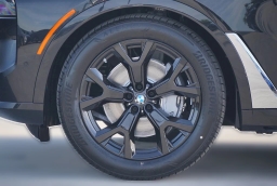 BMW X7 xDrive40i Sports Activity Vehicle 2026