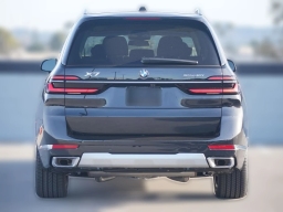 BMW X7 xDrive40i Sports Activity Vehicle 2026