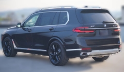 BMW X7 xDrive40i Sports Activity Vehicle 2026