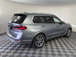 BMW X7 xDrive40i Sports Activity Vehicle 2026