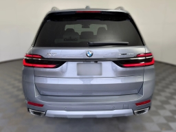 BMW X7 xDrive40i Sports Activity Vehicle 2026