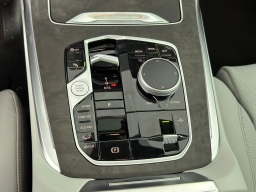 BMW X7 xDrive40i Sports Activity Vehicle 2026