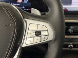 BMW X7 xDrive40i Sports Activity Vehicle 2026