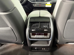 BMW X7 xDrive40i Sports Activity Vehicle 2026