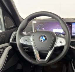 BMW X7 xDrive40i Sports Activity Vehicle 2026