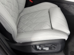 BMW X7 xDrive40i Sports Activity Vehicle 2026