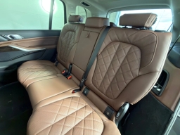 BMW X7 xDrive40i Sports Activity Vehicle 2026