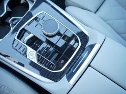 BMW X7 xDrive40i Sports Activity Vehicle 2026