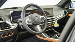 BMW X7 xDrive40i Sports Activity Vehicle 2026