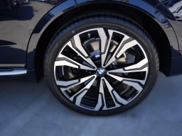 BMW X7 xDrive40i Sports Activity Vehicle 2026