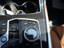 BMW X7 xDrive40i Sports Activity Vehicle 2026