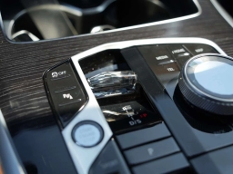 BMW X7 xDrive40i Sports Activity Vehicle 2026