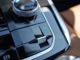 BMW X7 xDrive40i Sports Activity Vehicle 2026