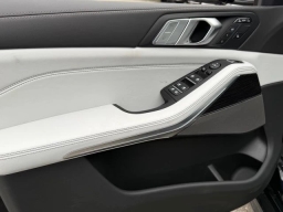 BMW X7 xDrive40i Sports Activity Vehicle 2026