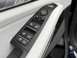 BMW X7 xDrive40i Sports Activity Vehicle 2026