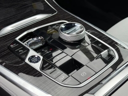 BMW X7 xDrive40i Sports Activity Vehicle 2026