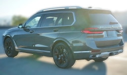 BMW X7 xDrive40i Sports Activity Vehicle 2026