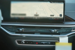 BMW X7 xDrive40i Sports Activity Vehicle 2026