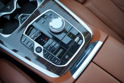 BMW X7 xDrive40i Sports Activity Vehicle 2026