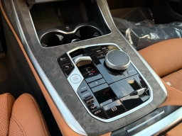 BMW X7 xDrive40i Sports Activity Vehicle 2026