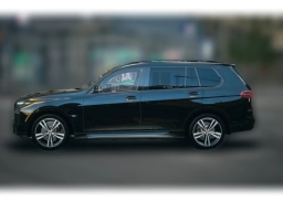 BMW X7 xDrive40i Sports Activity Vehicle 2026