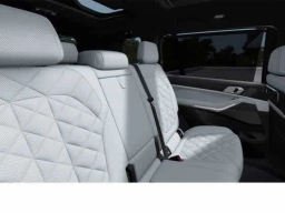 BMW X7 xDrive40i Sports Activity Vehicle 2026