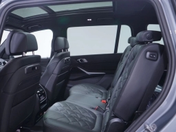 BMW X7 xDrive40i Sports Activity Vehicle 2026