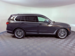 BMW X7 xDrive40i Sports Activity Vehicle 2026