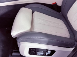 BMW X7 xDrive40i Sports Activity Vehicle 2026